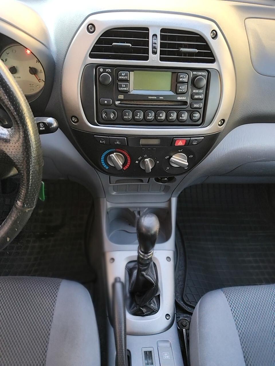 Toyota RAV 4 2.0 Tdi D-4D 5p Sol + Gancio