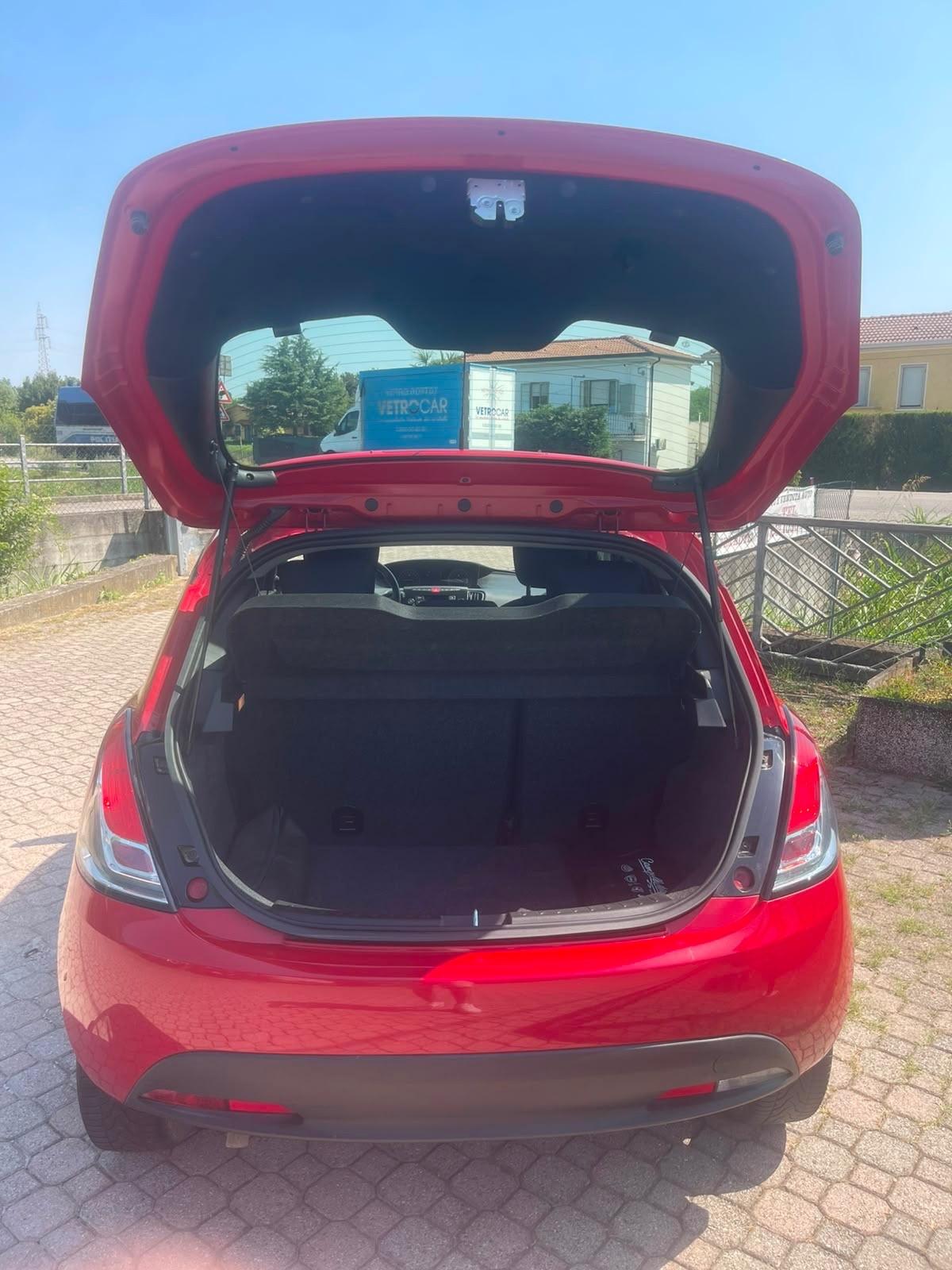 Lancia Ypsilon 1.2 69 CV 5 porte GPL Ecochic Gold