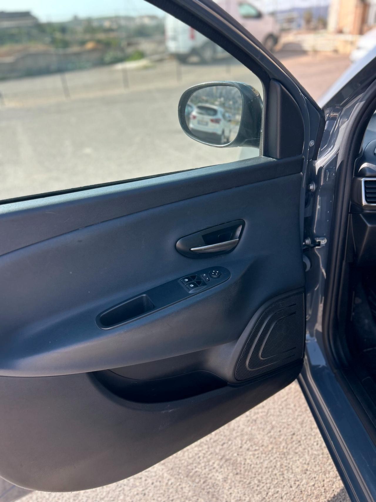 Lancia Ypsilon 1.2 69 CV 5 porte Platinum 08/2018