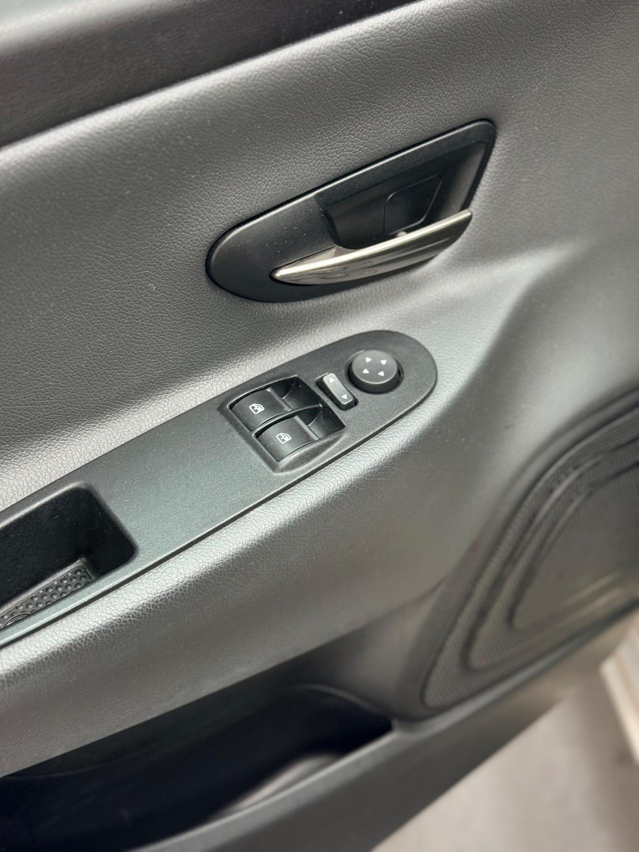 Lancia Ypsilon 1.2 69 CV 5 porte Silver 05/2014 Neopatentati