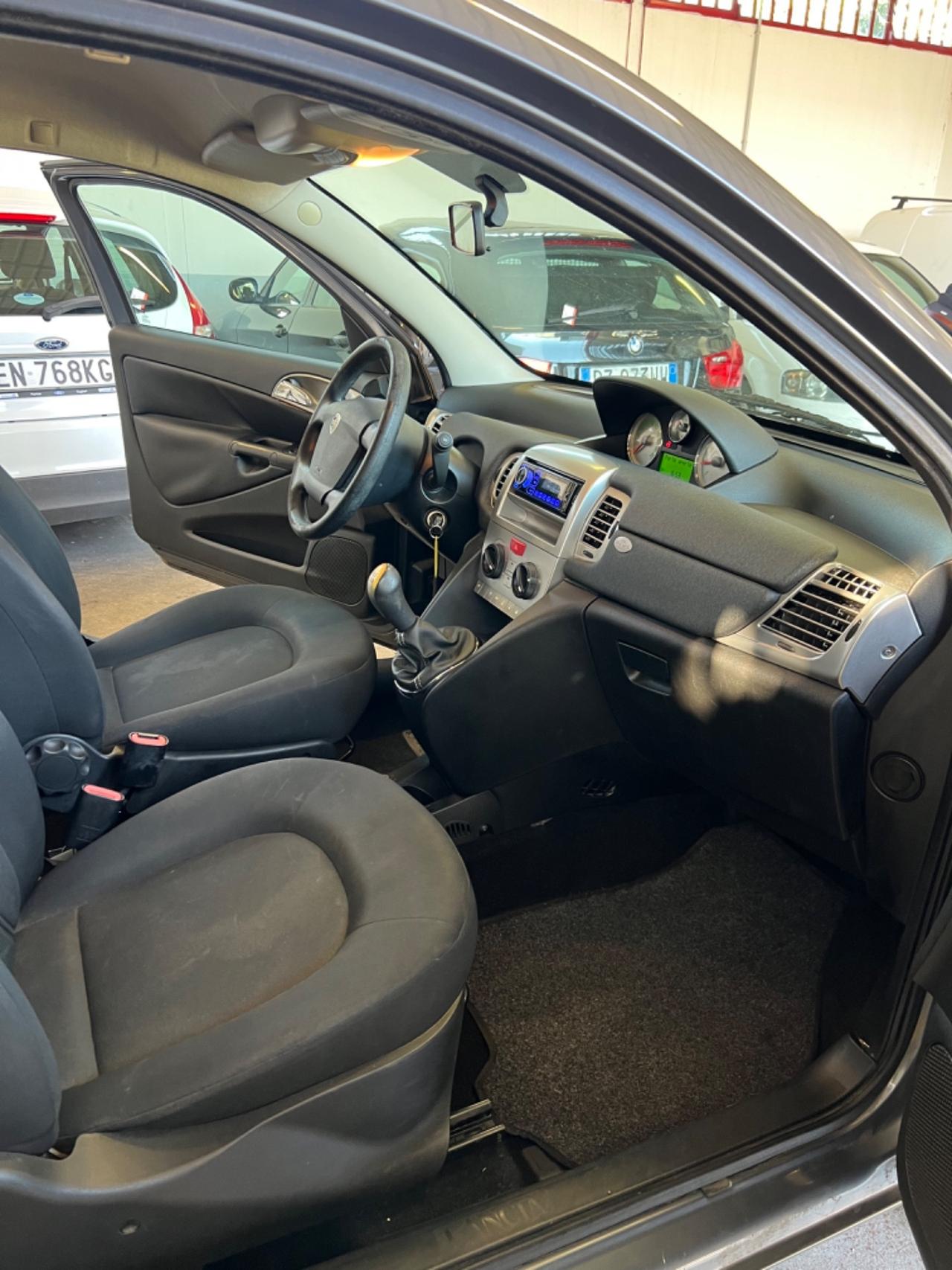 Lancia Ypsilon 1.3 MJT 75 CV Diva