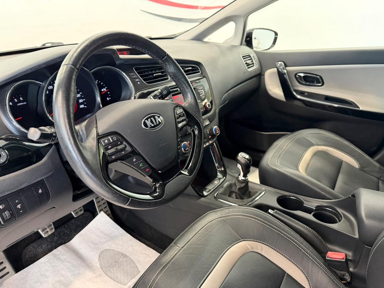 Kia Ceed cee'd 1.6 CRDi 128 CV 5 porte Platinum