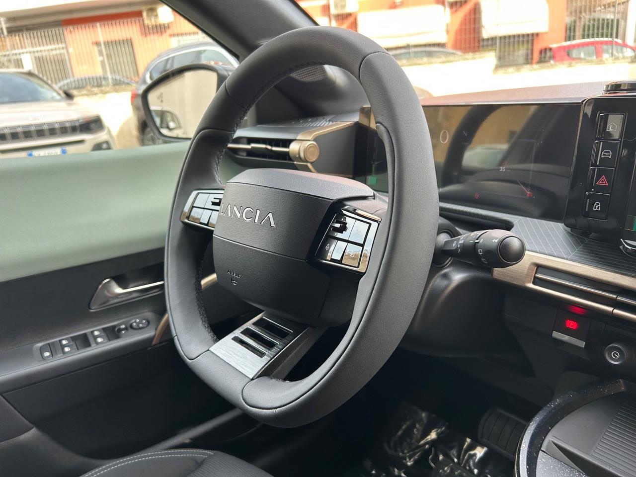 Lancia Ypsilon Hybrid e-DCT