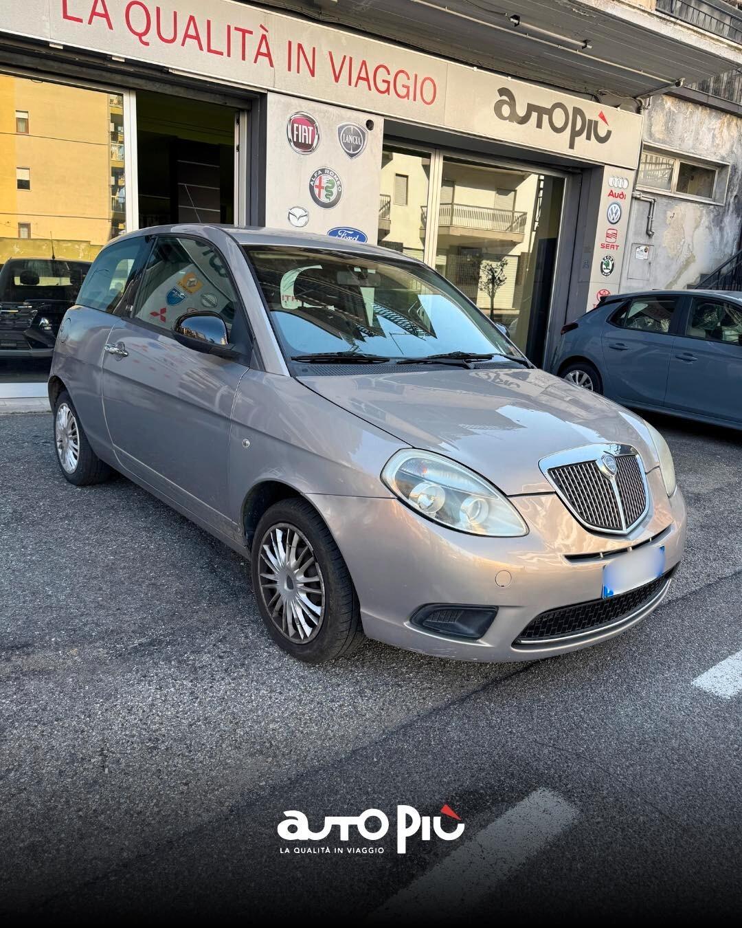 Lancia Ypsilon 1.3 MJT 75 CV New Oro