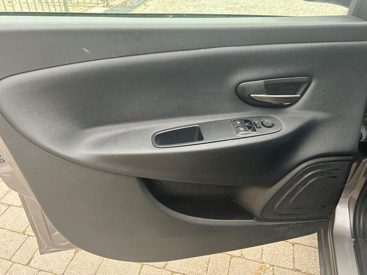 Lancia Ypsilon Platinum 1.2 #8761