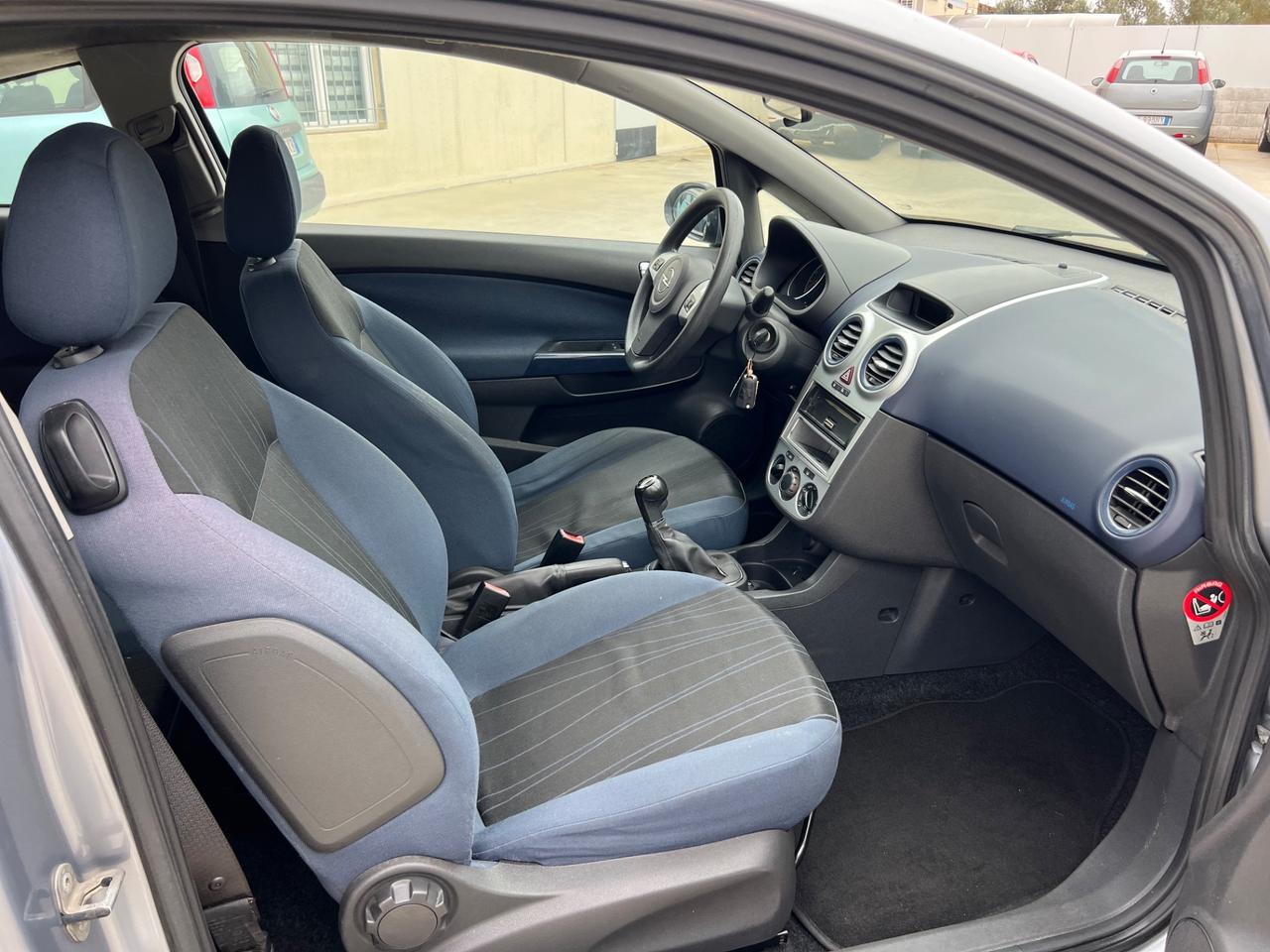 Opel Corsa 1.2 3 porte 2009