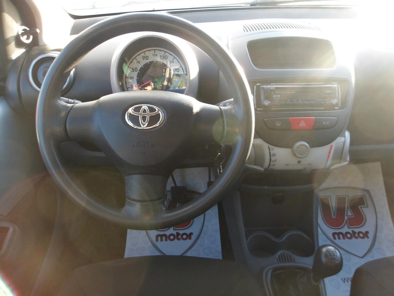TOYOTA AYGO 1.0 BENZ-2007