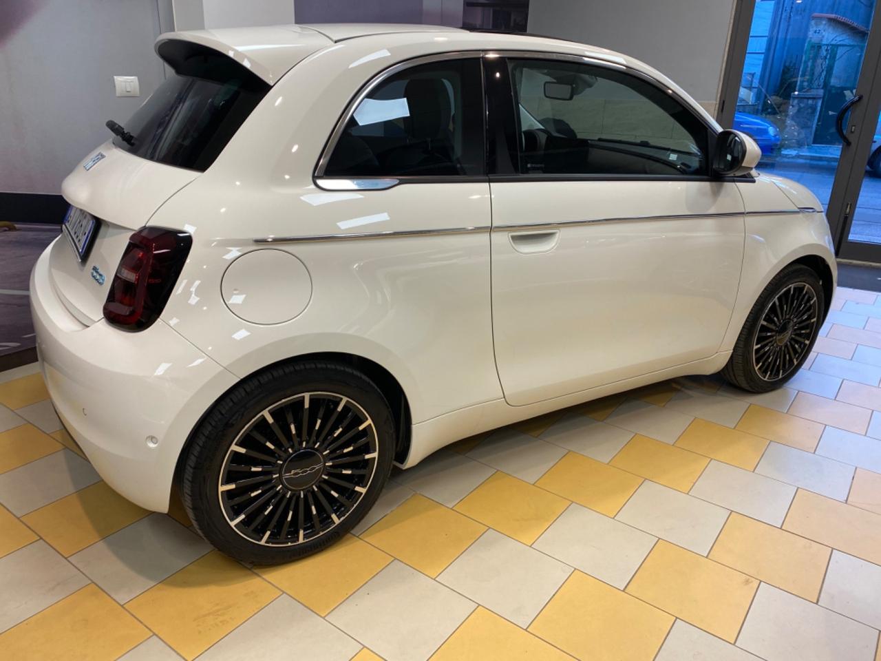 Fiat 500 La Prima Berlina 42 kWh