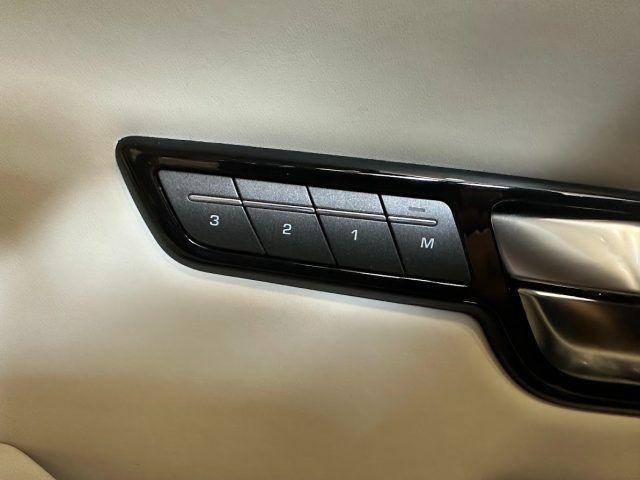 LAND ROVER Range Rover Evoque 2.0 TD4 HSE - Meridian Sound System - Navi - Cam