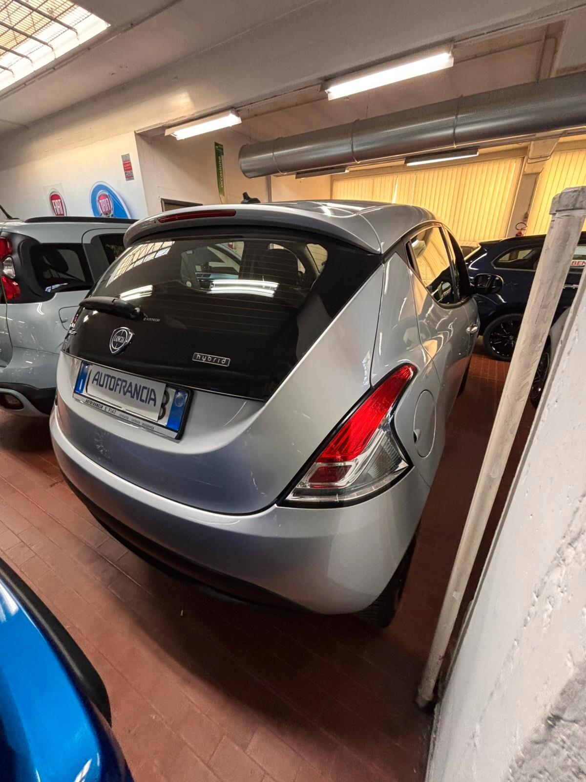 Lancia Ypsilon 1.0 FireFly 5 porte S&S Hybrid Ecochic Silver