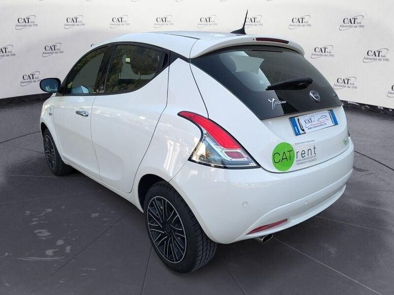 Lancia Ypsilon 0.9 silver hybrid