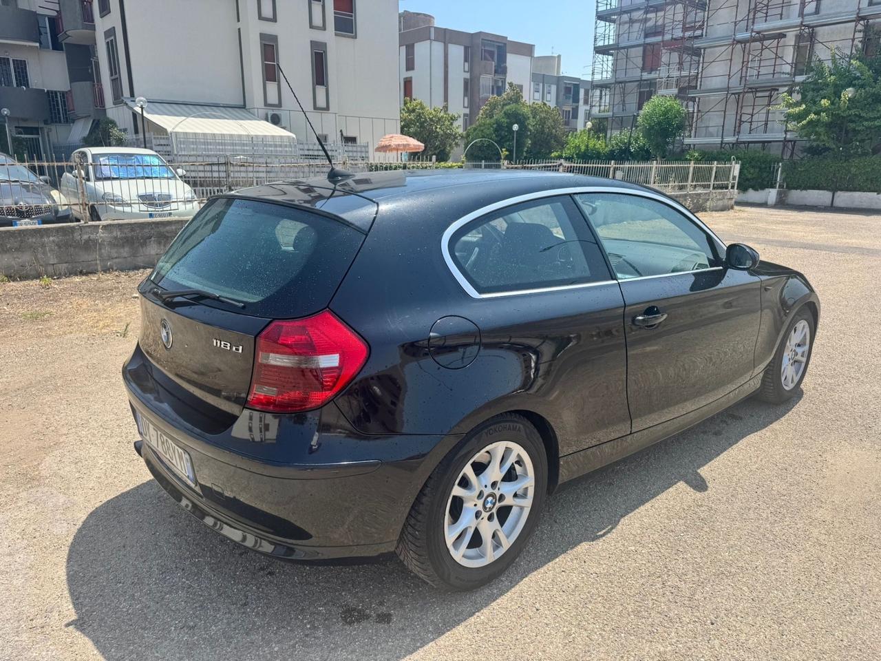 Bmw serie 1 RESTYLING 118 D 2009