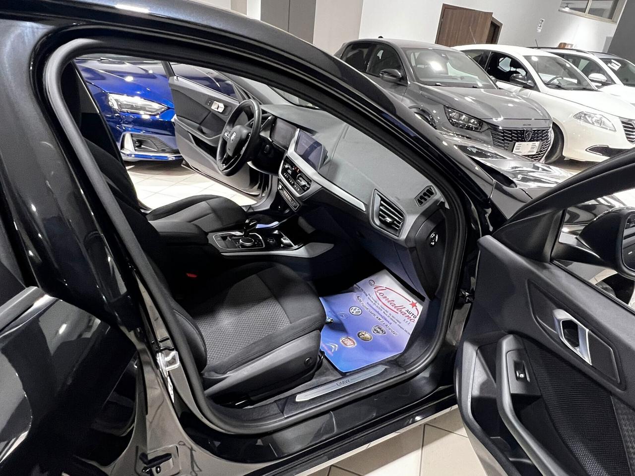 Bmw 116d 5p. Business Advantage