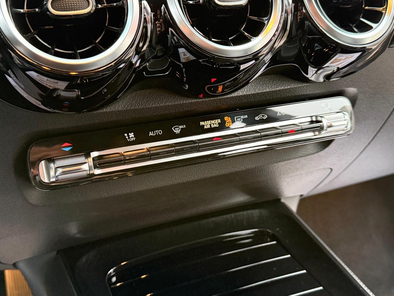 Mercedes GLB 180d Automatic PELLE CAMERA NAVI 2021