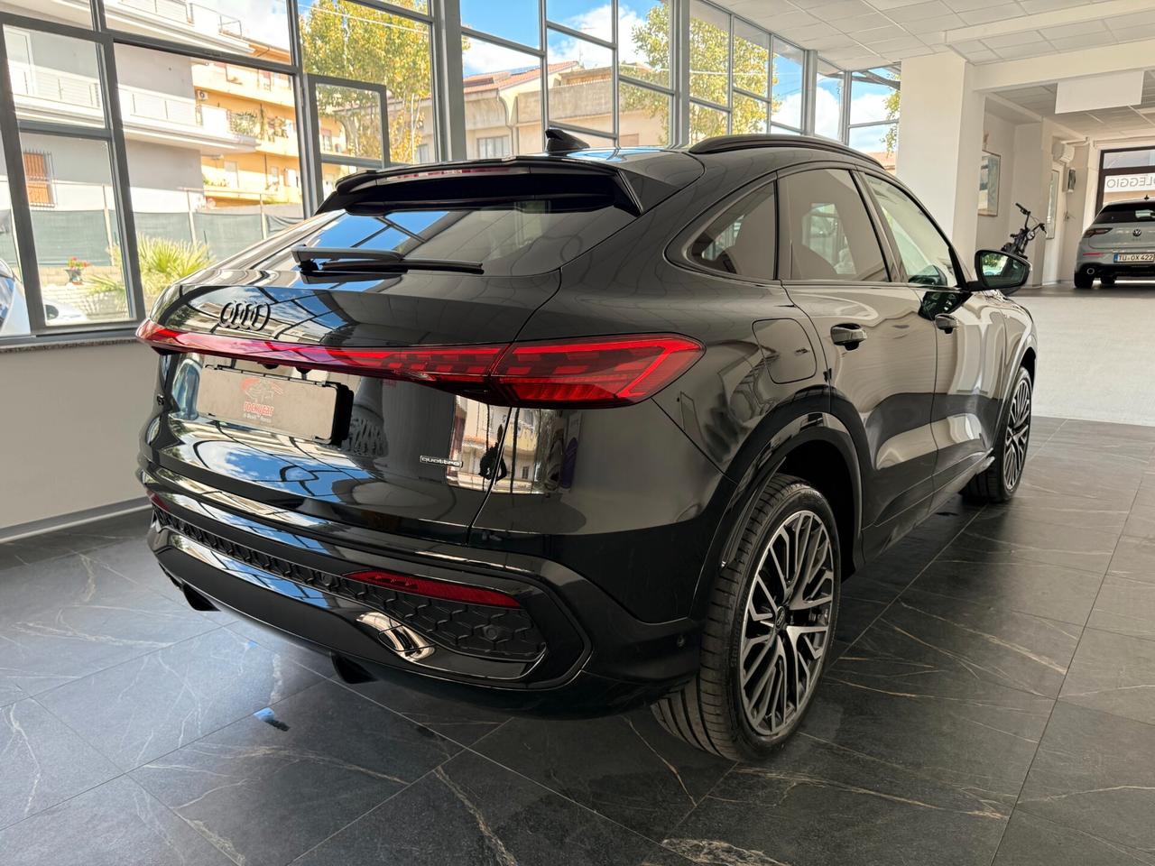 Audi Q5 TDi 150 kW mHEV+ S tronic quattro Launch edition line