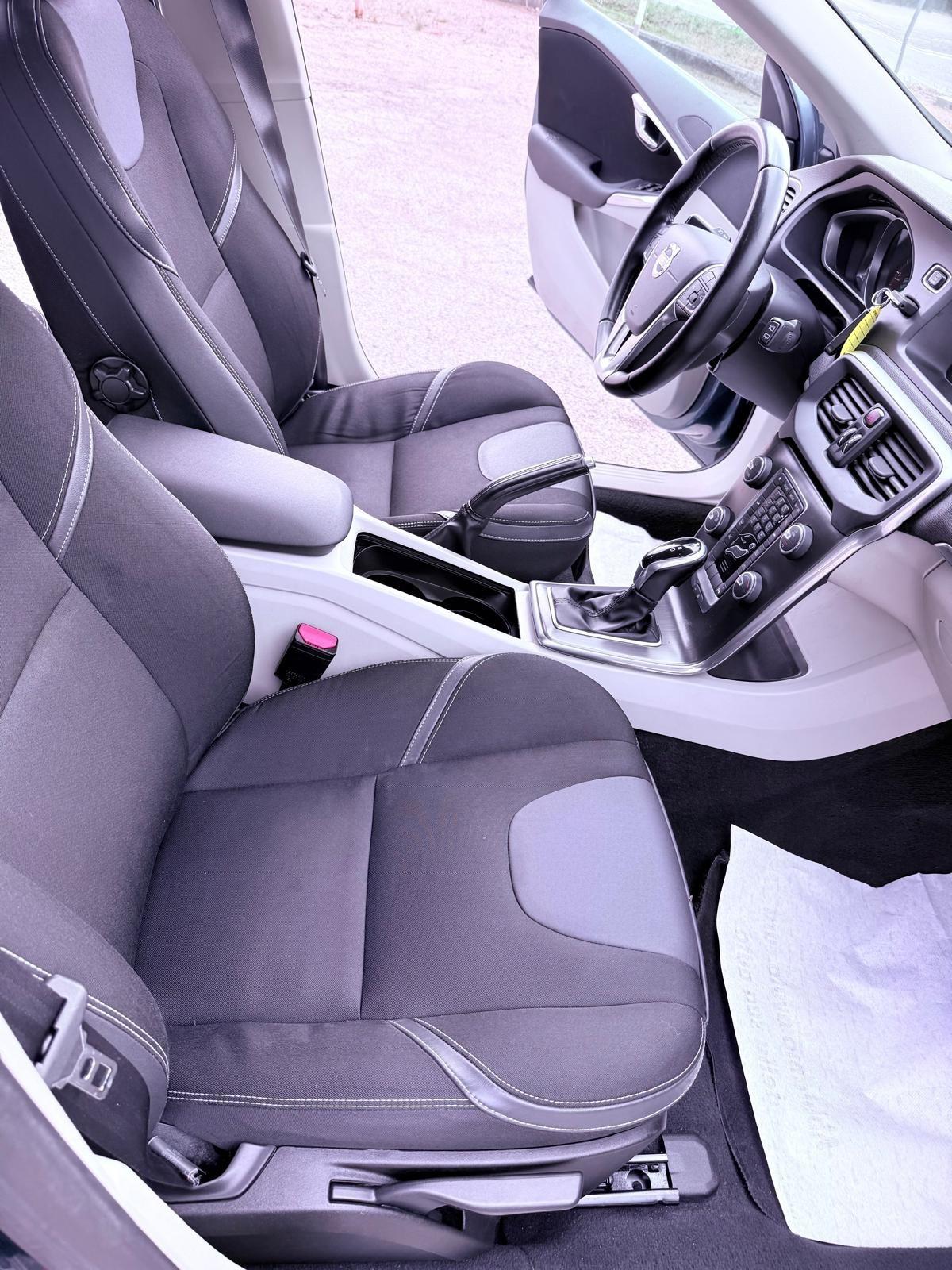 Volvo V40 D2 1.6 Powershift Summum