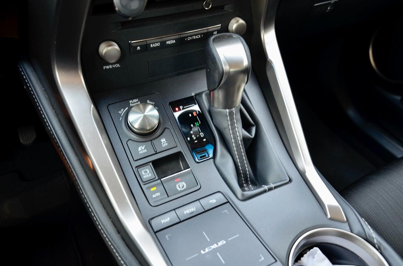 LEXUS NX 300h 2.5 BUSINESS 2WD 197cv CVT, EURO 6C, UFF ITALIANA, SERVICE LEXUS, FARI LED, NAVI, RETROCAMERA, PERMUTE