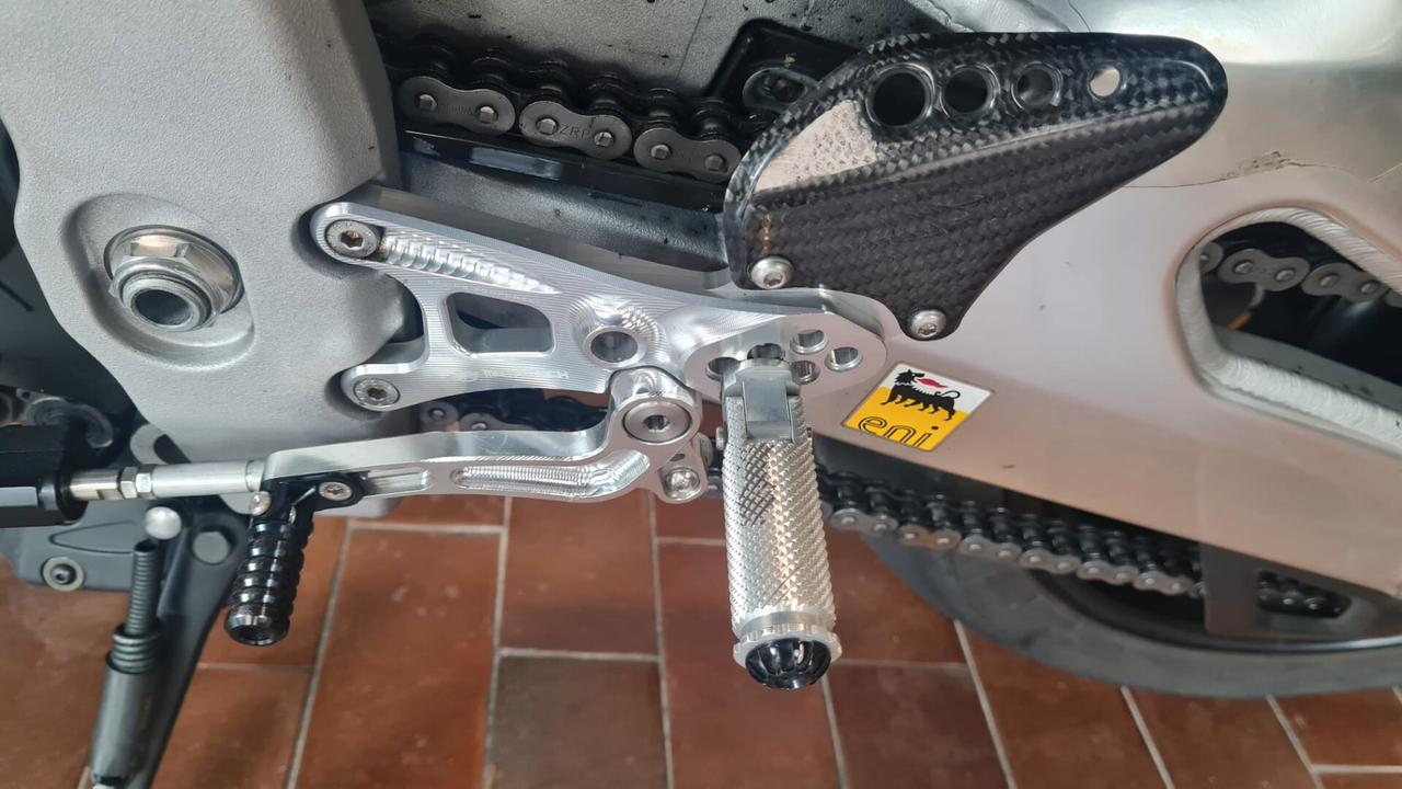 Aprilia Tuono 1000 R