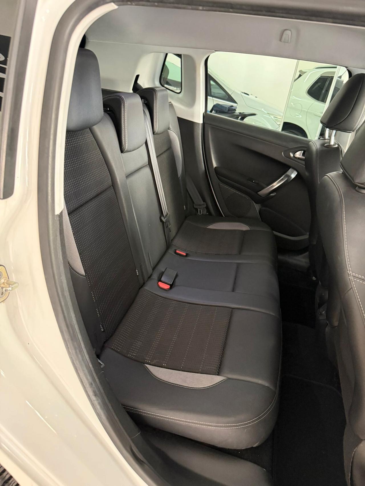 Peugeot 2008 1.6 e-HDi 115 CV Stop&Start Allure