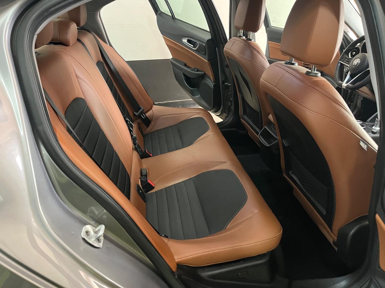 Alfa Romeo Giulia 2.2 180 CV AT8 Business Sport Launch Ed.