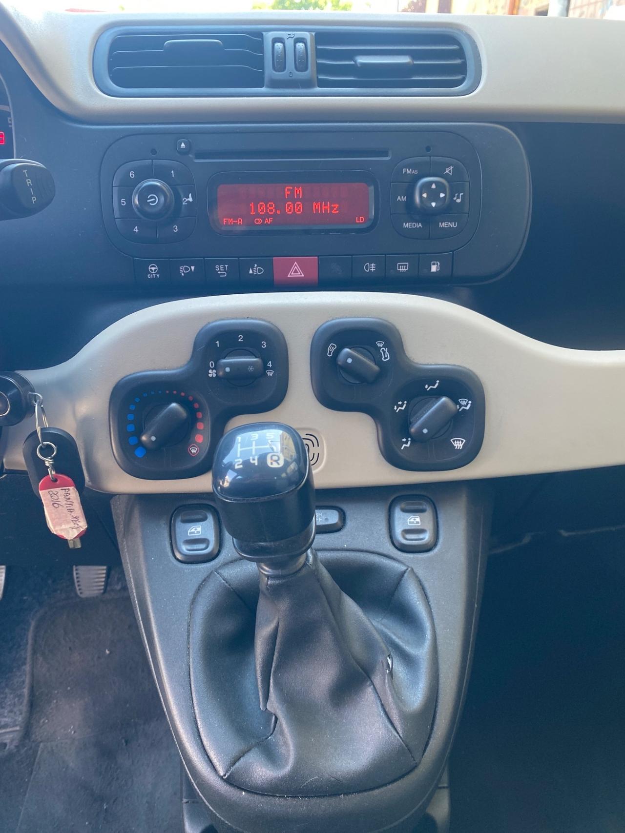 Fiat Panda Natural Power 2016 Lounge Full
