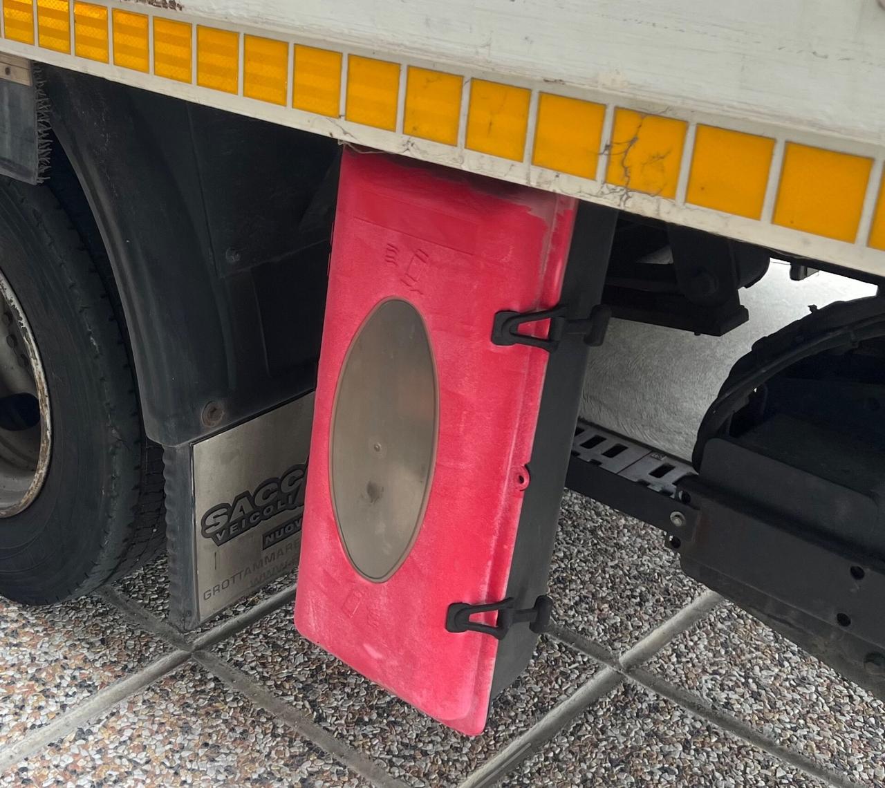 Iveco EUROCARGO 75 E 14 CON SPONDA IDRAULICA