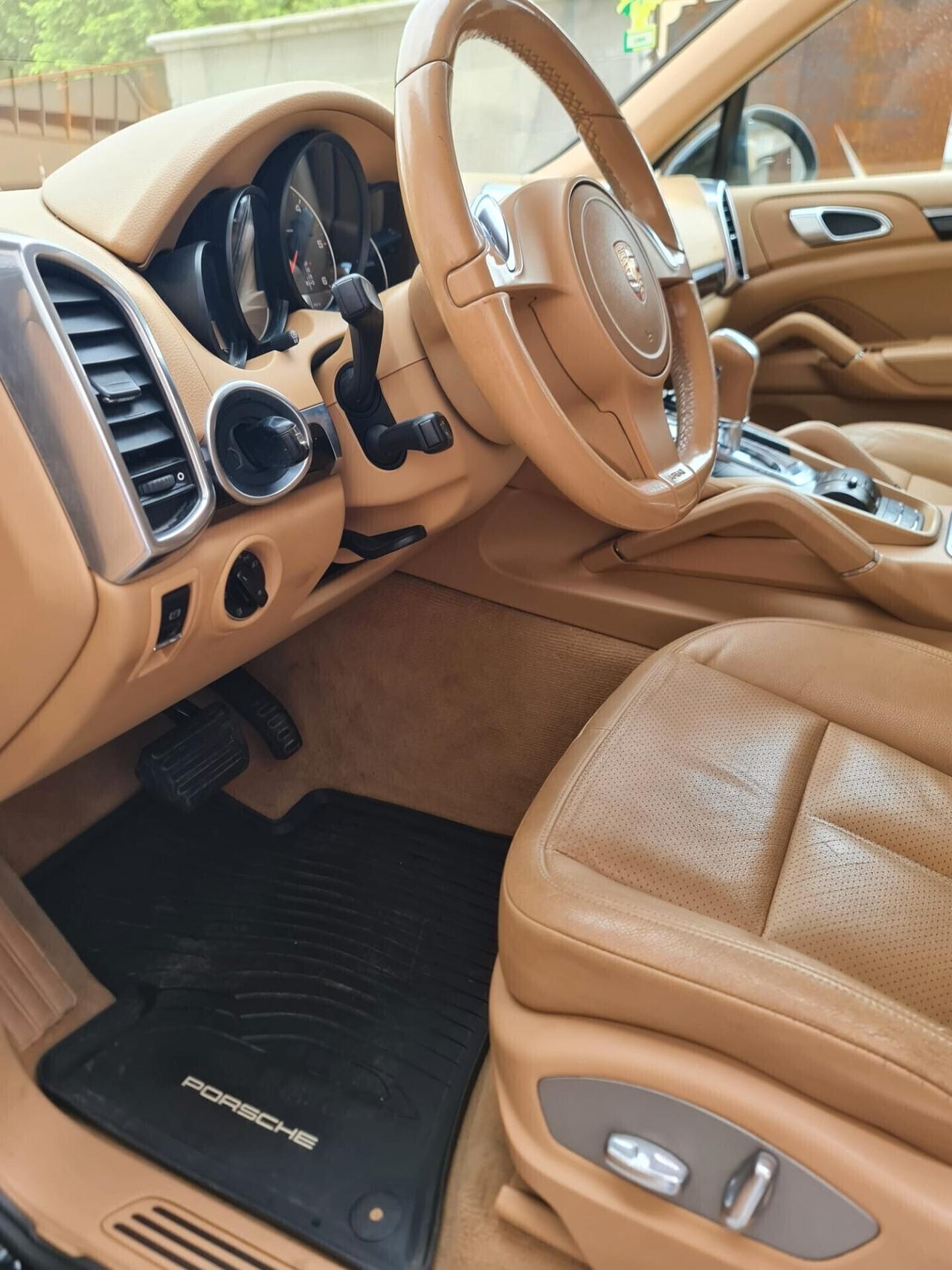 PORSCHE CAYENNE 3.0 V6 TDI 245cv NAVY PELLE TEL !!!