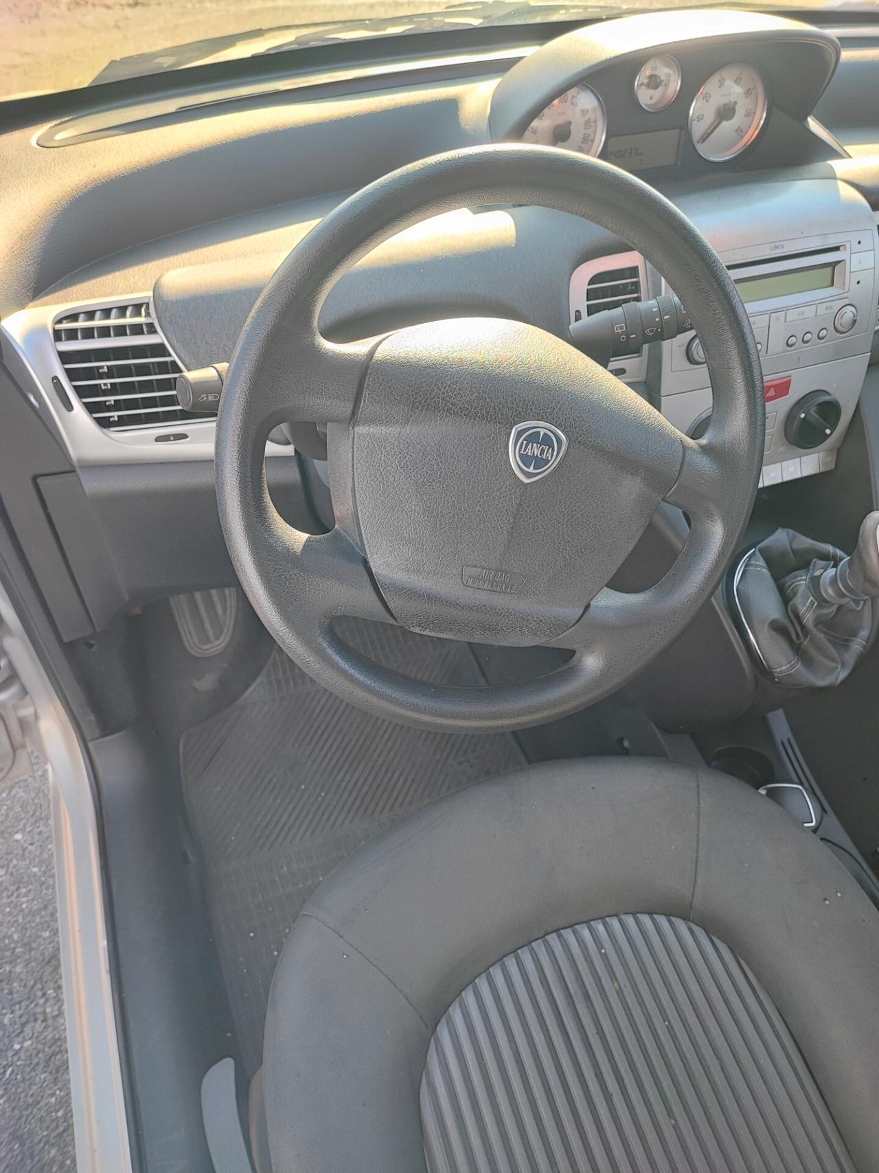 Lancia Ypsilon 1.2 Argento