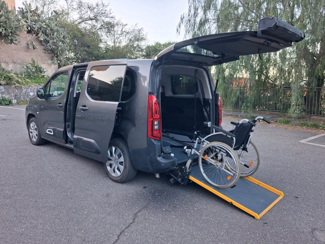 Citroen Berlingo Pianale ribassato con rampa disabili in carrozzina
