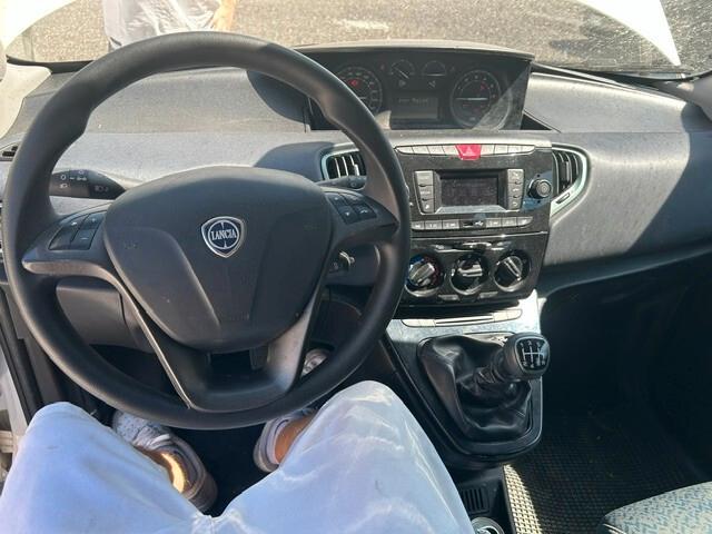 Lancia Ypsilon 2023 1.0 FireFly 5 porte S&S Hybrid Gold sinistrata incidentata