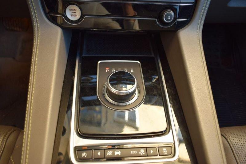 Jaguar F-Pace 3.0 D V6 300 CV AWD aut. R-Sport
