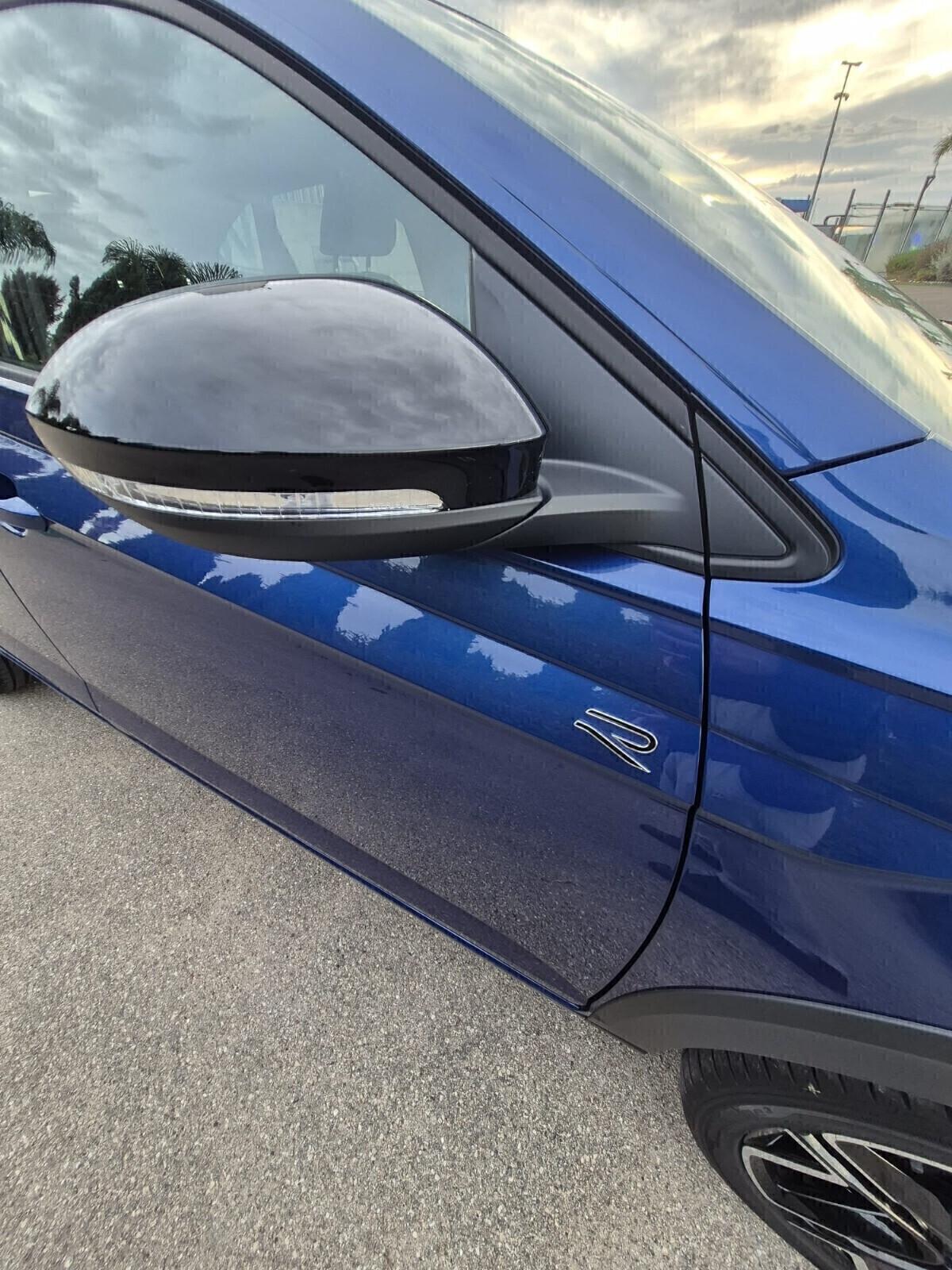 VOLKSWAGEN TAIGO 1000 BENZINA R-LINE 115 Cv CAMBIO AUTOMATICO-2025