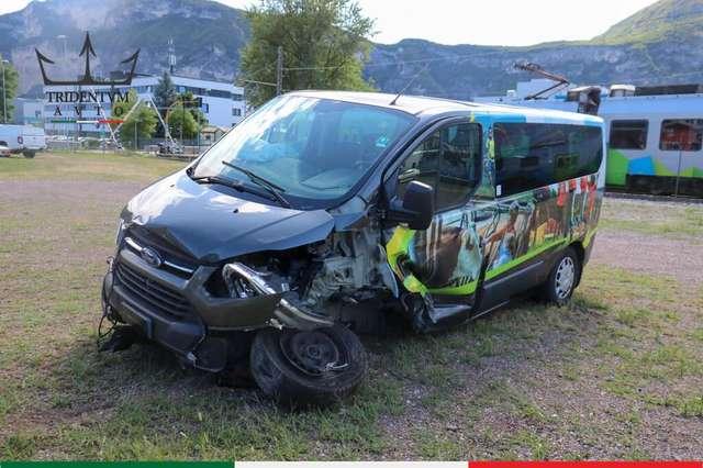 Ford Transit Custom 310 2.0 tdci 130cv Trend combi L1H1 E6