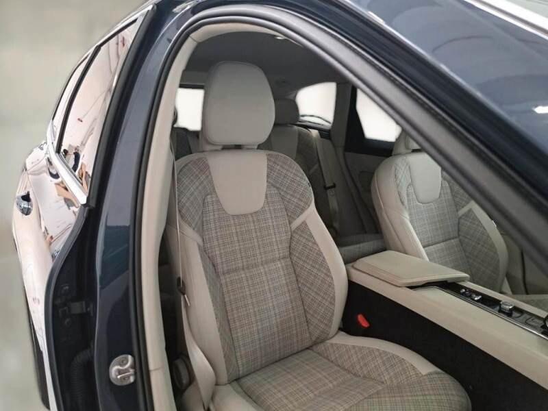VOLVO XC60 (2017-->) XC60 B4 (d) automatico Core