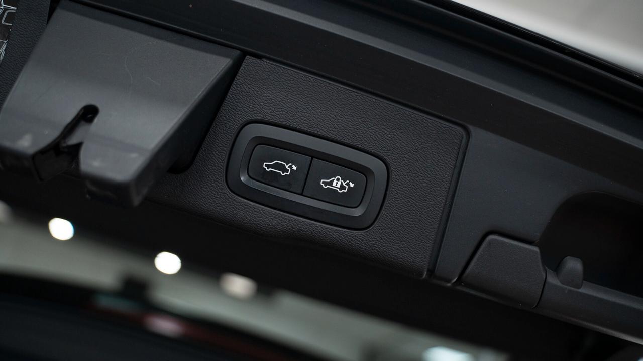 Volvo XC 60 XC60 B4 2.0 AWD GEARTRONIC BUSINESS PLUS PELLE LED NAVI FULL OPTIONAL