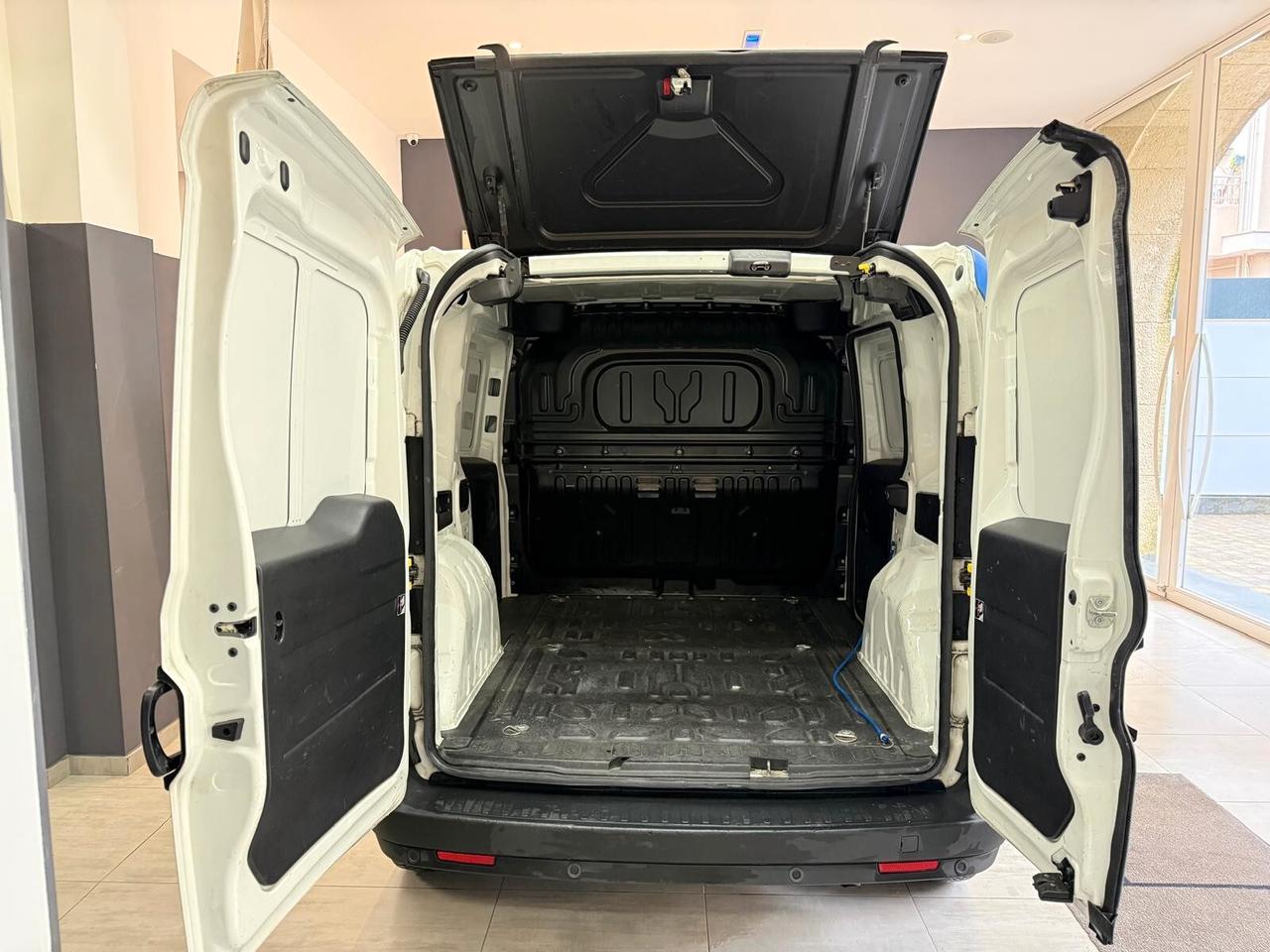 Fiat Doblò 1.6 MJT 105CV S&S PC-TN Cargo Lounge 3 posti + tetto apribile