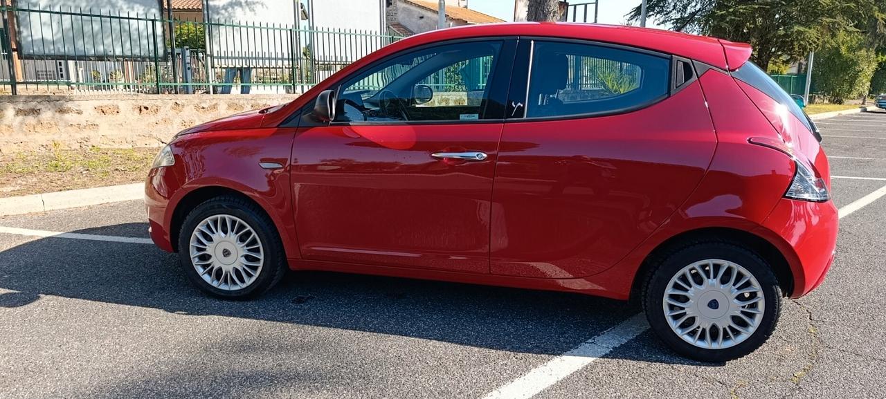 Lancia Ypsilon 1.2 5 porte Gold NEOPATENTATI