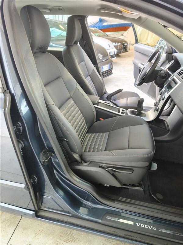 Volvo V50 D2 POLAR !!! 130.000 !!!