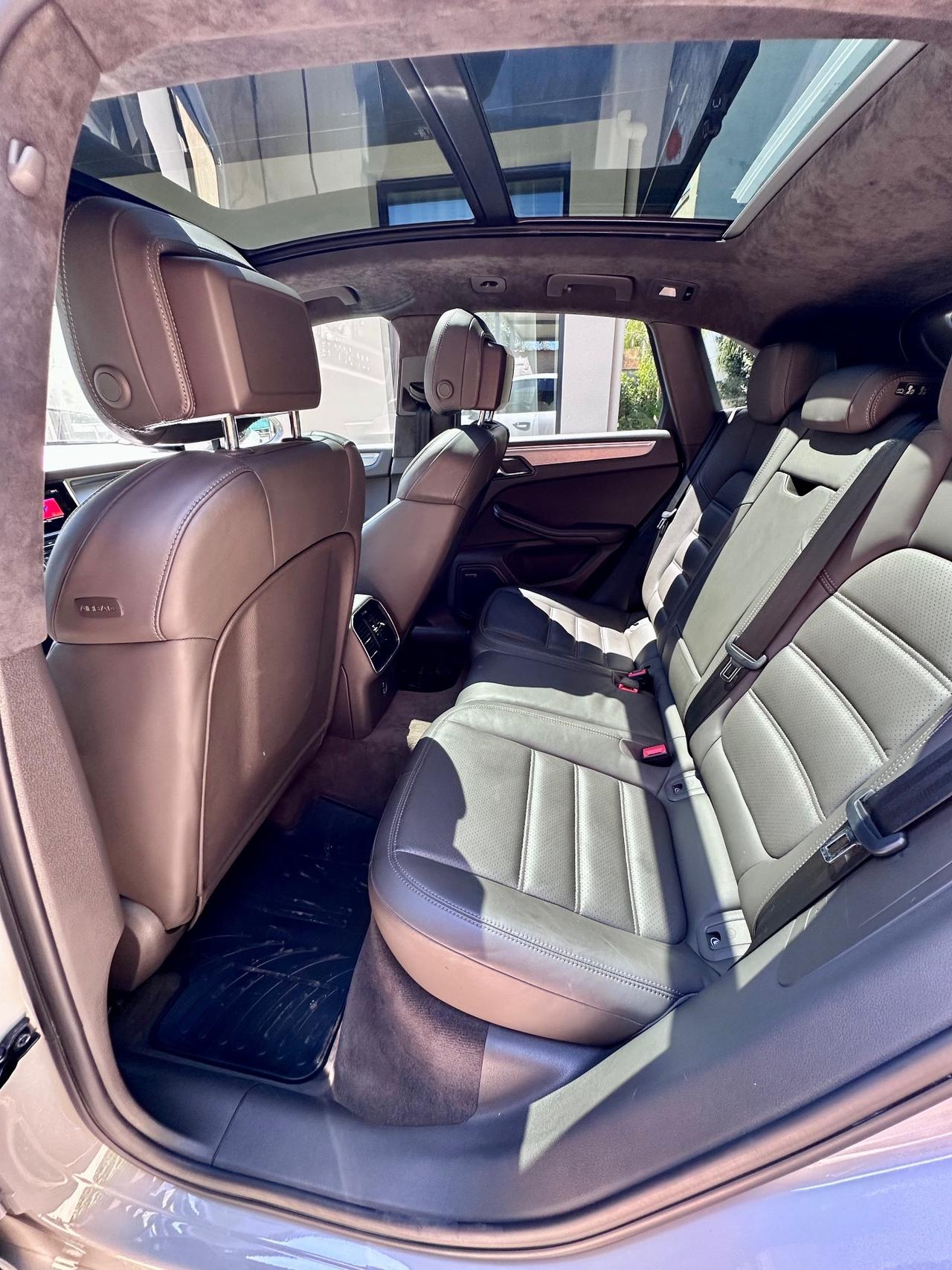 Porsche Macan 2.9 Turbo