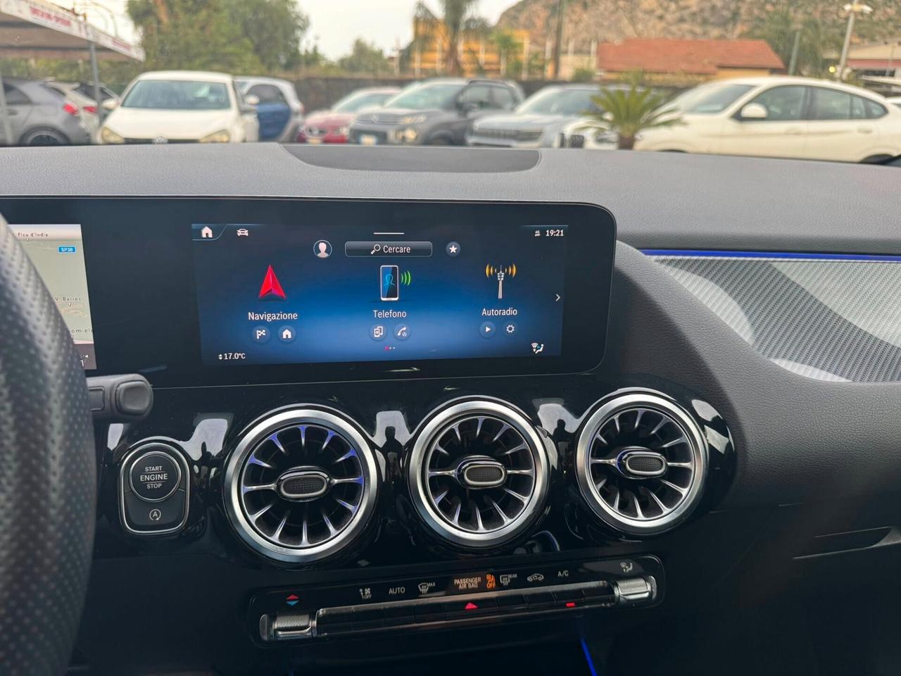 MERCEDES GLA200d PREMIUM PLUS AMG LINE