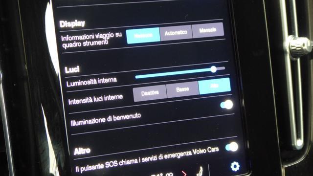 VOLVO XC40 B3 automatico Plus Dark