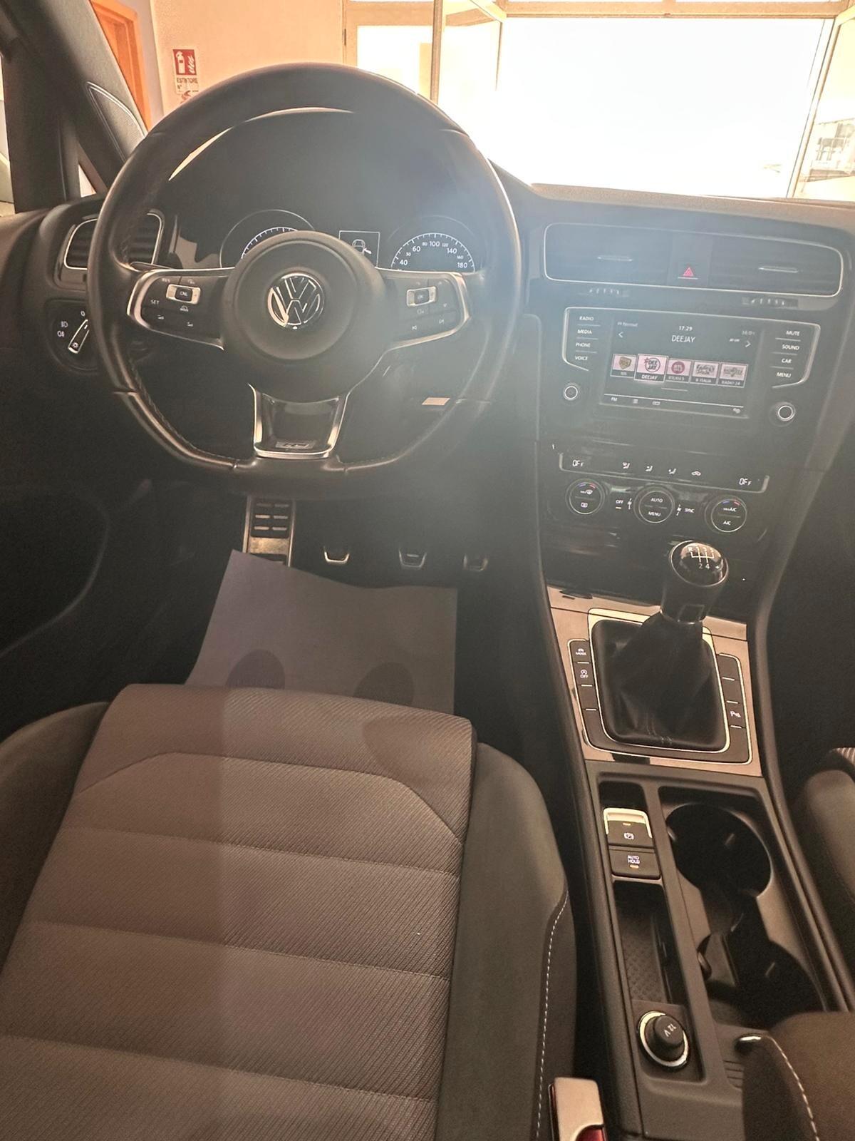 Volkswagen Golf 1.6 115 CV R-LINE