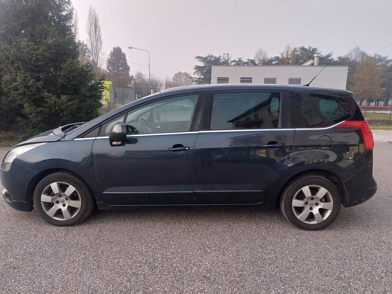 Peugeot 5008 1.6 HDi 115CV Business