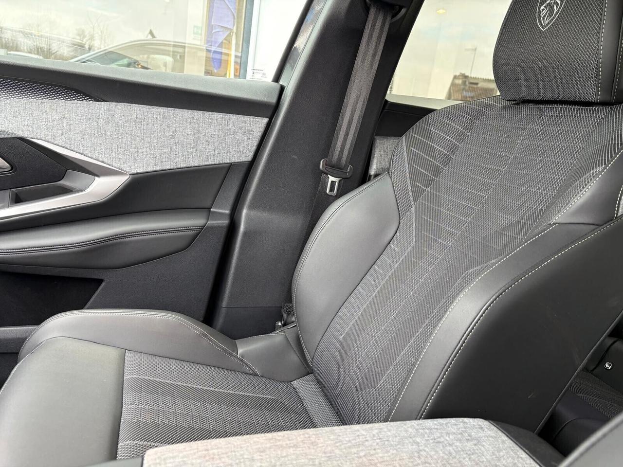 Peugeot 3008 GT Hybrid 145 e-DCS6 KM 0