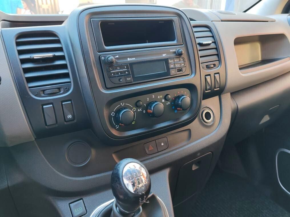RENAULT TRAFIC 3 POSTI