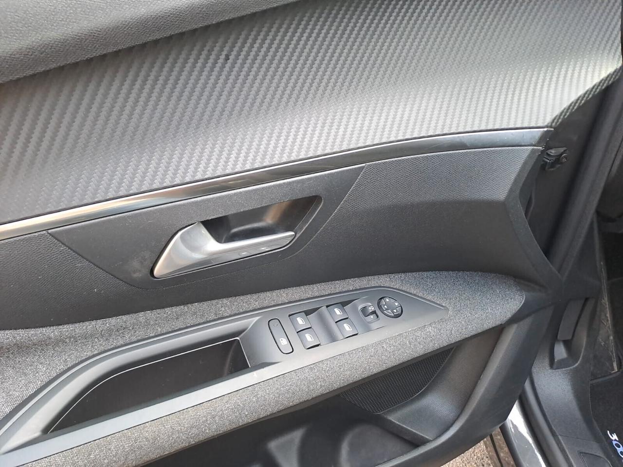 Peugeot 3008 HDi 130 cv tagliandata