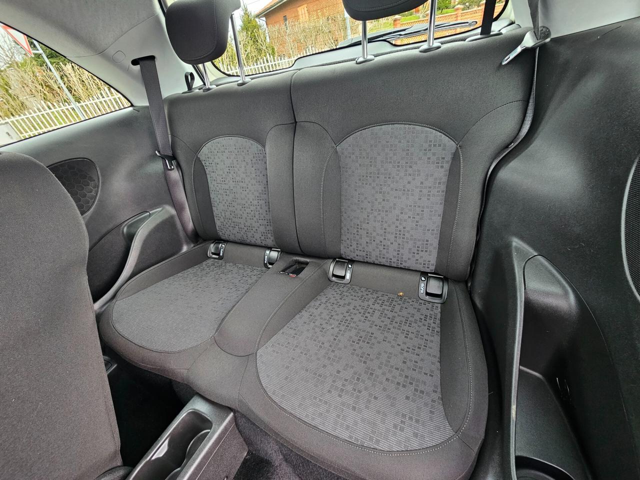 Opel Adam 1.2 70 CV Slam neopatentati by color