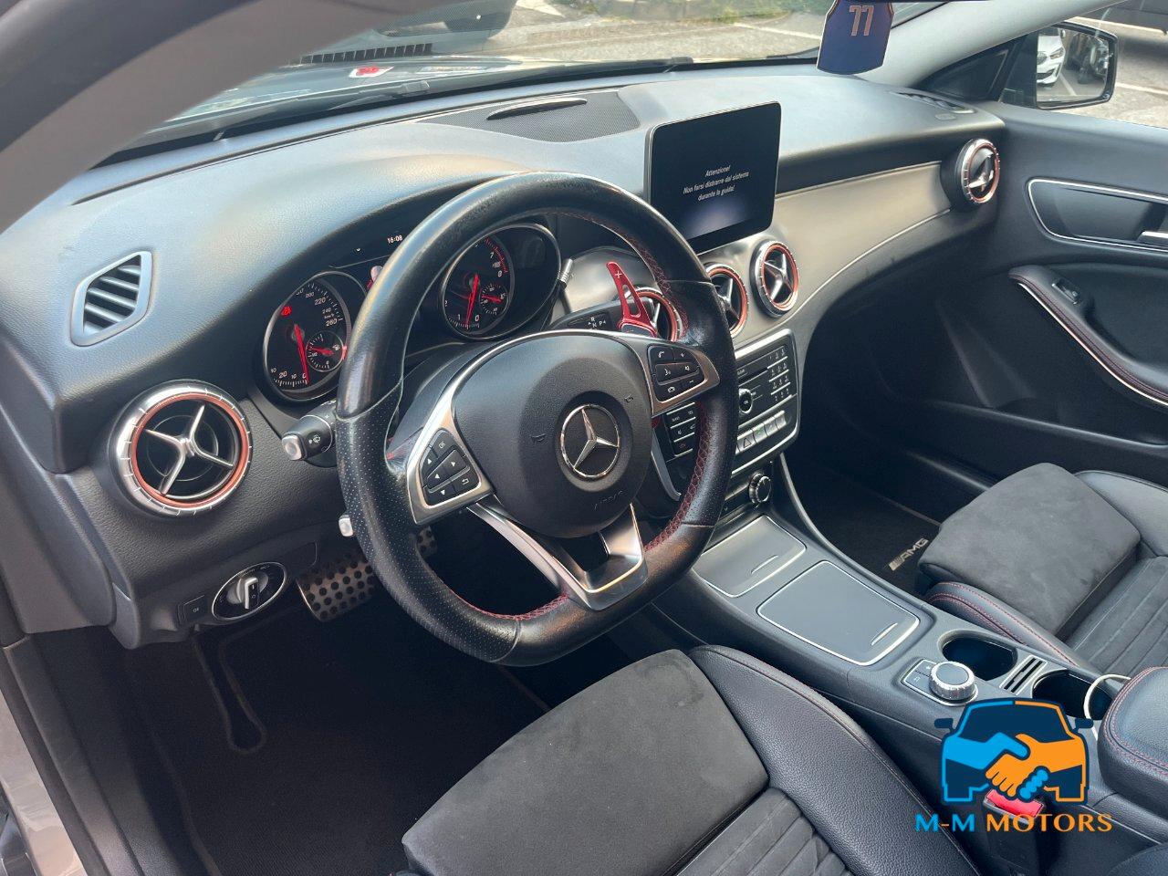 Mercedes-Benz CLA 200 Premium AMG