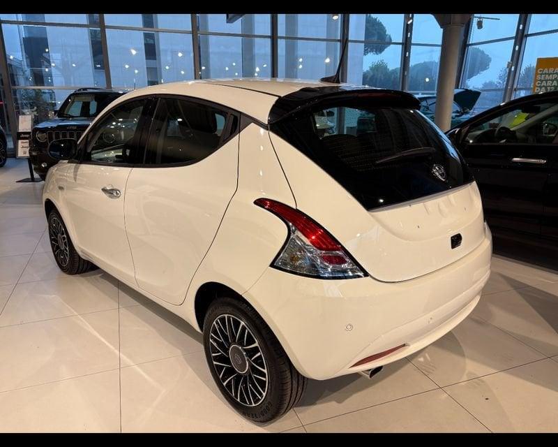 Lancia Ypsilon NUOVA My24 1.0 Firefly 70 CvStart&Stop Hybrid Platino