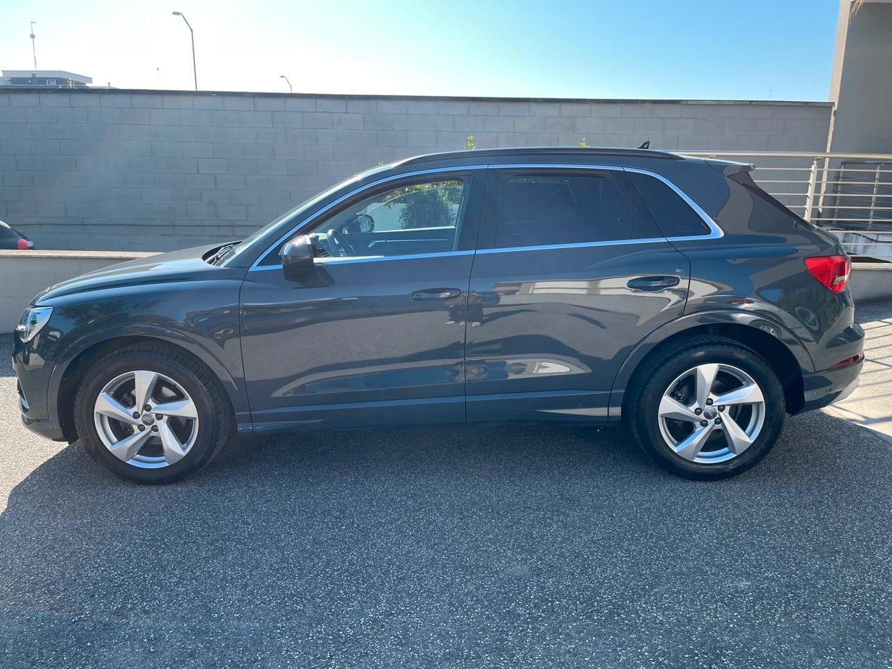 Audi Q3 35 2.0 tdi 150cv Business s-tronic LED/NAVI/18;
